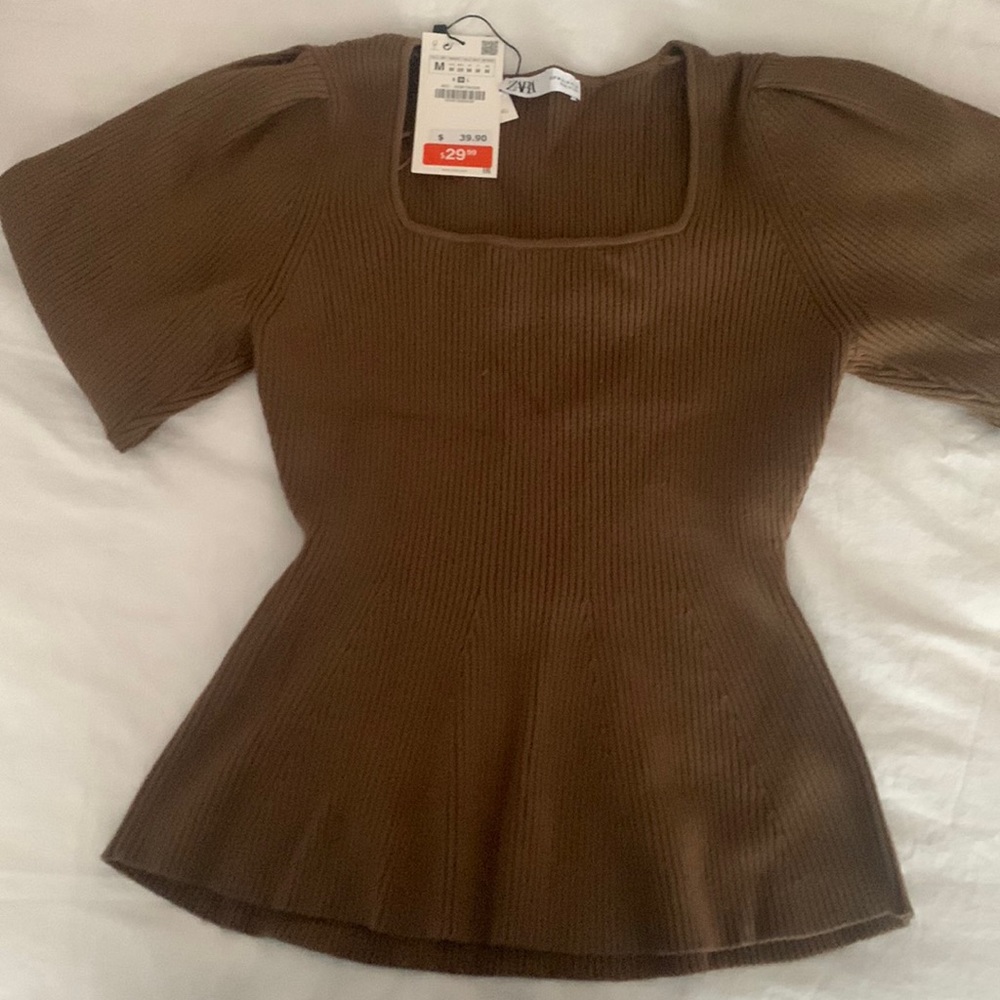 Long puffy sleeve knit